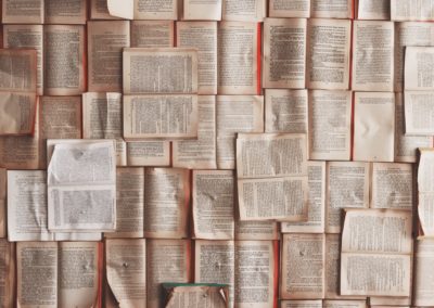 “Pugni chiusi – Bullismo: punti di vista, non-storie, impressioni, significati. Soluzioni? Un contributo a cambiare, per cambiare”